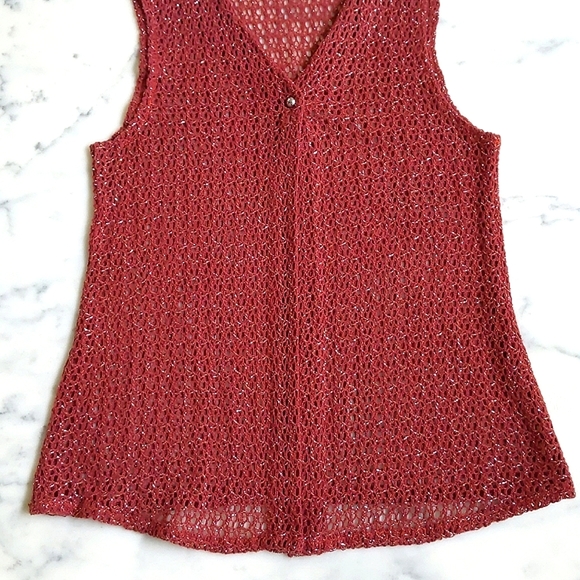 NWOT. Lightweight Knitted Fabric Vest with sparkling. - Picture 4 of 4